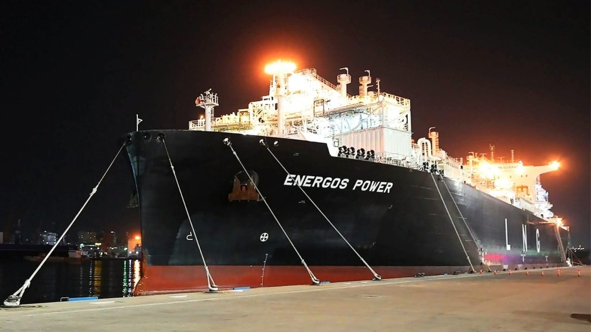 وزارة البترول والثروة المعدنية تؤمن إمدادات الغاز لجميع القطاعات بأربع سفن تغييز