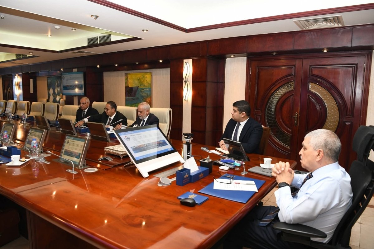 رئيس هيئة قناة السويس يبحث الشراكة مع مجموعة  UW القبرصية وضخ استثمارات لتحويل بورسعيد  إلى ترسانة عالمية