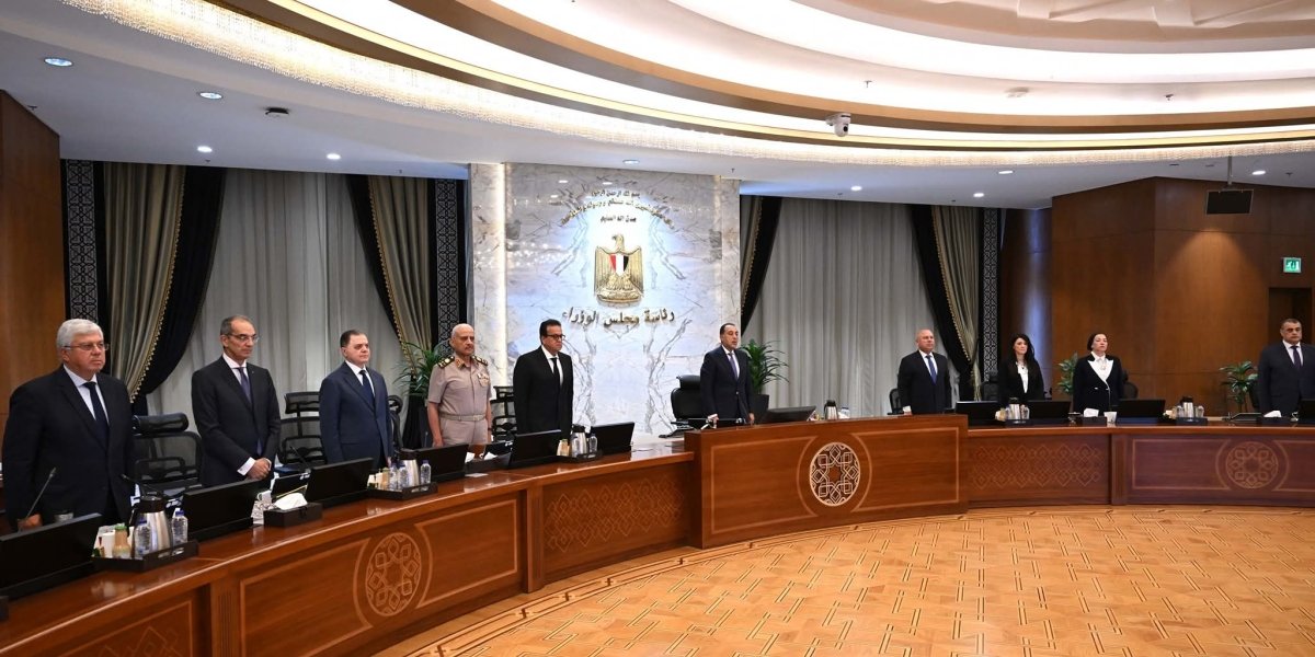 مجلس الوزراء يقف دقيقة حداد على أرواح شهداء "الدائري الإقليمي" و" سنترال رمسيس"