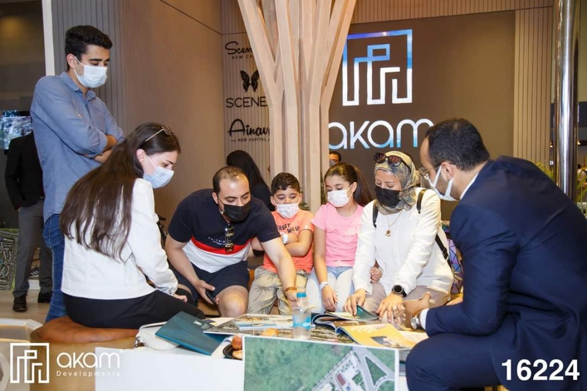 لليوم الثانى على التوالى  اقبال كبير من العملاء على مشروع " scene7  " لشركة اكام بمعرض نيكست موف 
