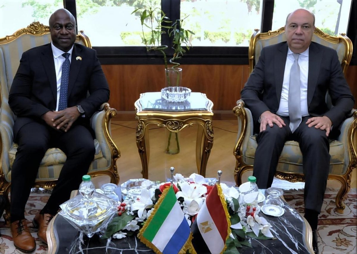 وزير الطيران المدني يبحث مع نظيره السيراليوني آفاق التعاون المشترك في مجالات الطيران المدني المختلفة