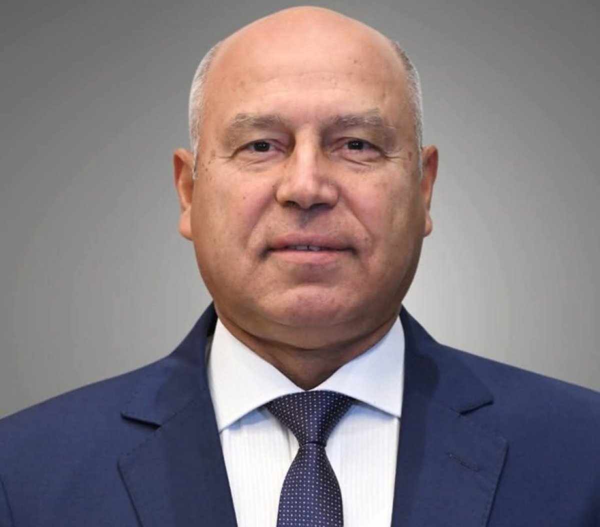 وزارة الصناعة تدعو كافة أصحاب المشروعات الصناعية للتسجيل بمنصة عروض وطلبات المنتجات الصناعية والتعدينية العربية apip.online 