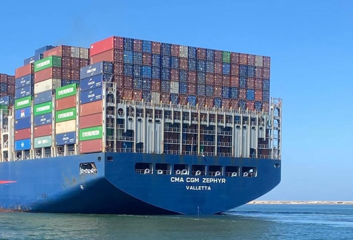 قناة السويس تشهد عبور سفينة الحاويات CMA CGM ZEPHYR ضمن قافلة الجنوب