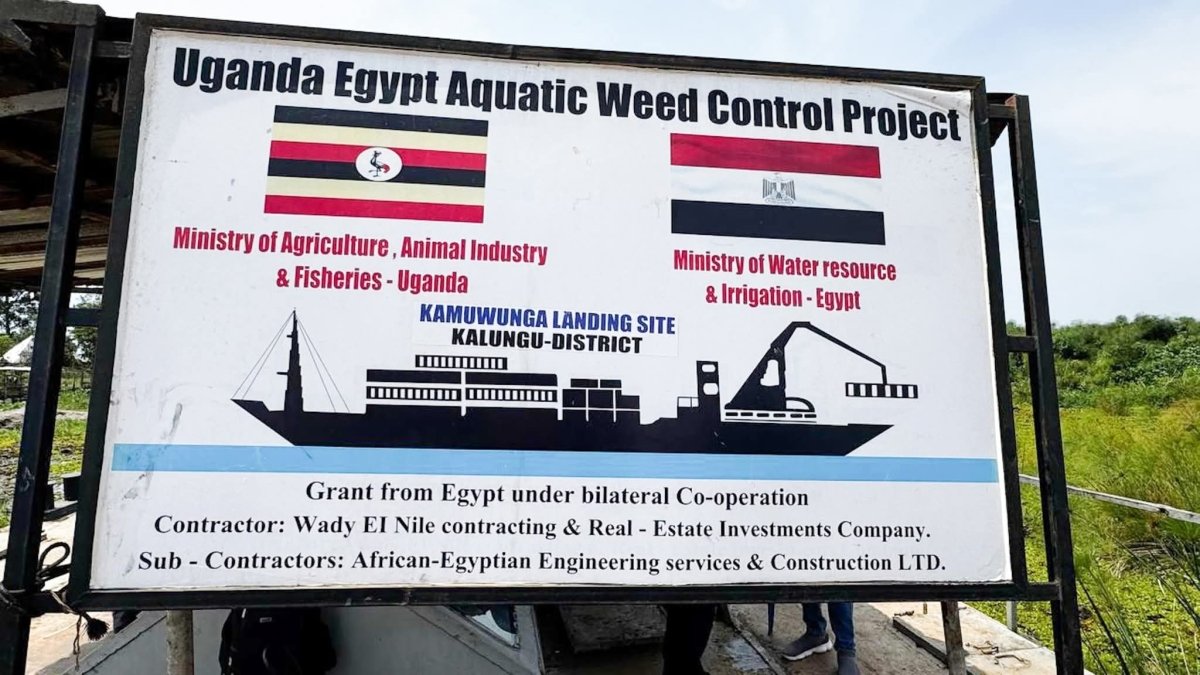 وزير الري يتابع موقف الأعمال الجارية ضمن "المشروع المصري الأوغندى لمقاومة الحشائش المائية بالبحيرات العظمى بأوغندا"