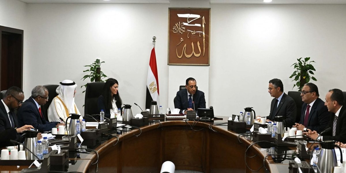 رئيس الوزراء يجتمع مع الرئيس التنفيذي للمؤسسة الدولية الإسلامية لتمويل التجارة