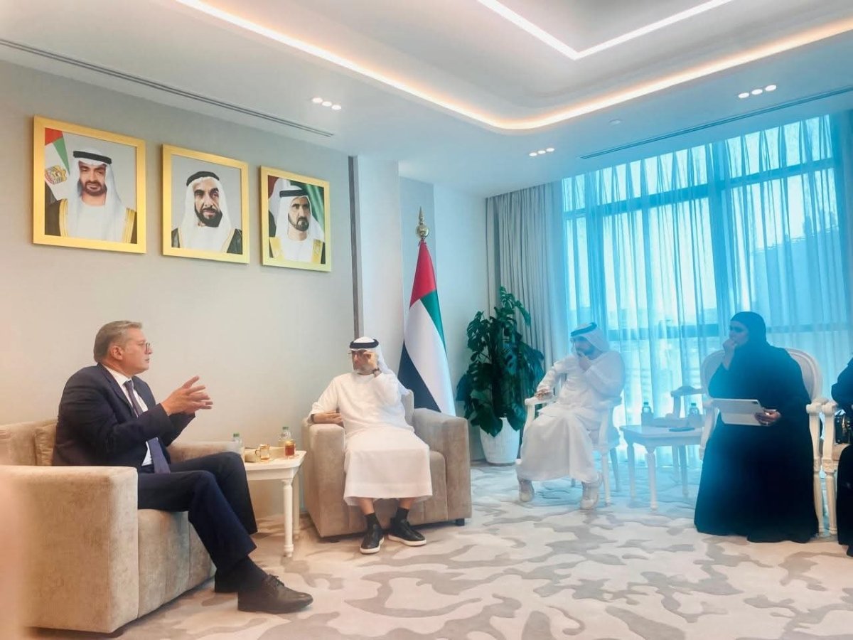 وزير البترول يعقد اجتماعًا مع وزير الطاقة والبنية التحتية الإماراتي بإمارة أبوظبي