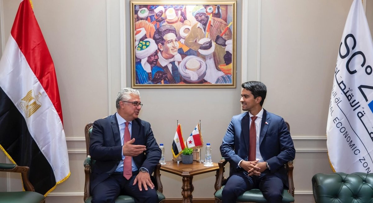 رئيس المنطقة الاقتصادية لقناة السويس يبحث مع سفير بنما بالقاهرة تعزيز التعاون في قطاع النقل البحري والخدمات اللوجستية