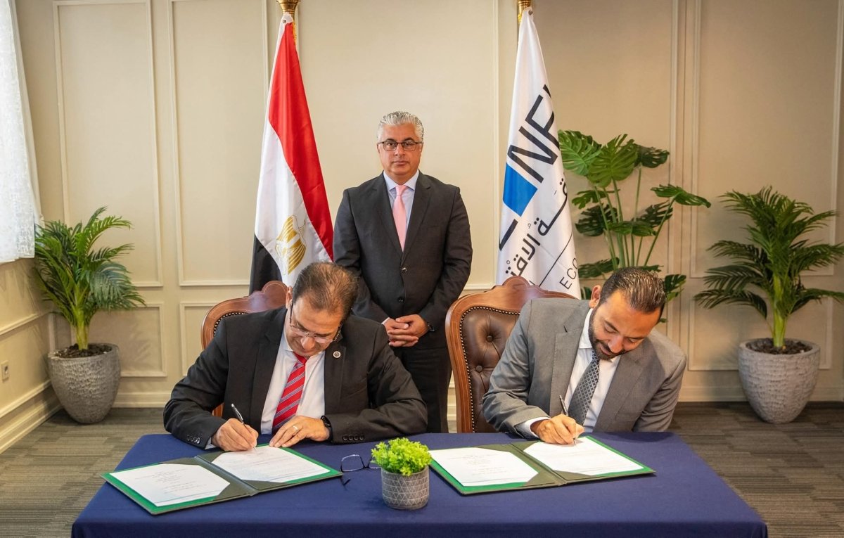 باستثمارات 970 مليون جنيه.. توقيع عقد مشروع شركة “CWA” للمنسوجات بالمنطقة الصناعية بالسخنة