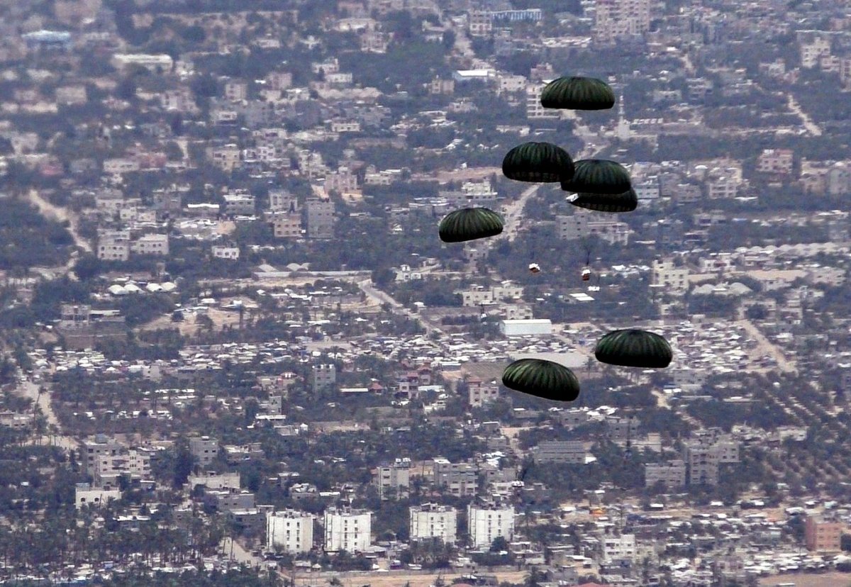 تنفيذاً لتوجيهات السيد الرئيس عبد الفتاح السيسى مصر تسقط أطنان من المساعدات جواً على قطاع غزة