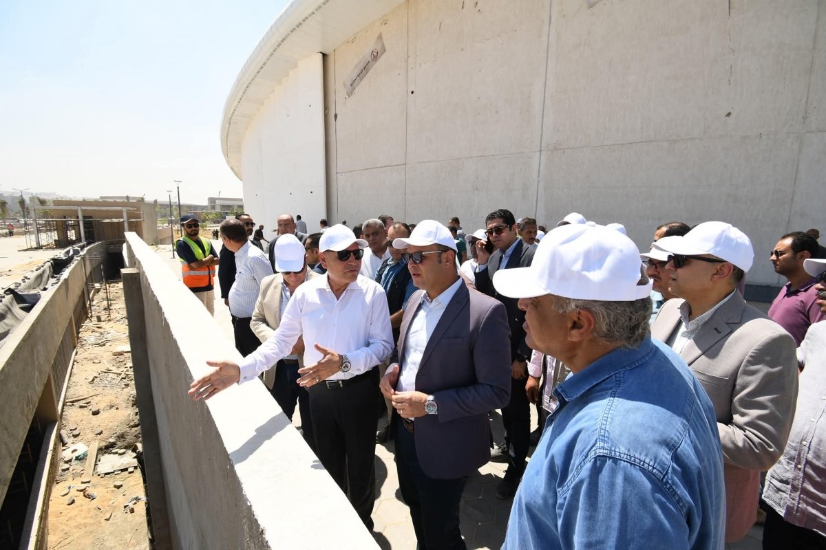 وزير الإسكان ومحافظ القاهرة يتفقدان مكونات مشروع حدائق "تلال الفسطاط" بمنطقة مصر القديمة