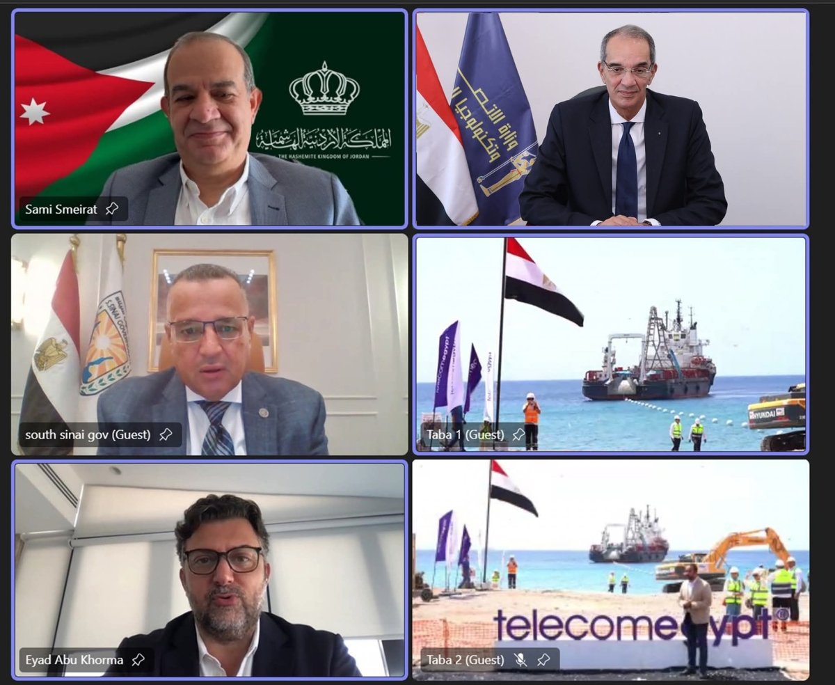 وزير الاتصالات ووزير الاقتصاد الأردني يشهدان عملية إنزال الكابل البحري عالي السعة "كورال بريدج" في مدينة طابا