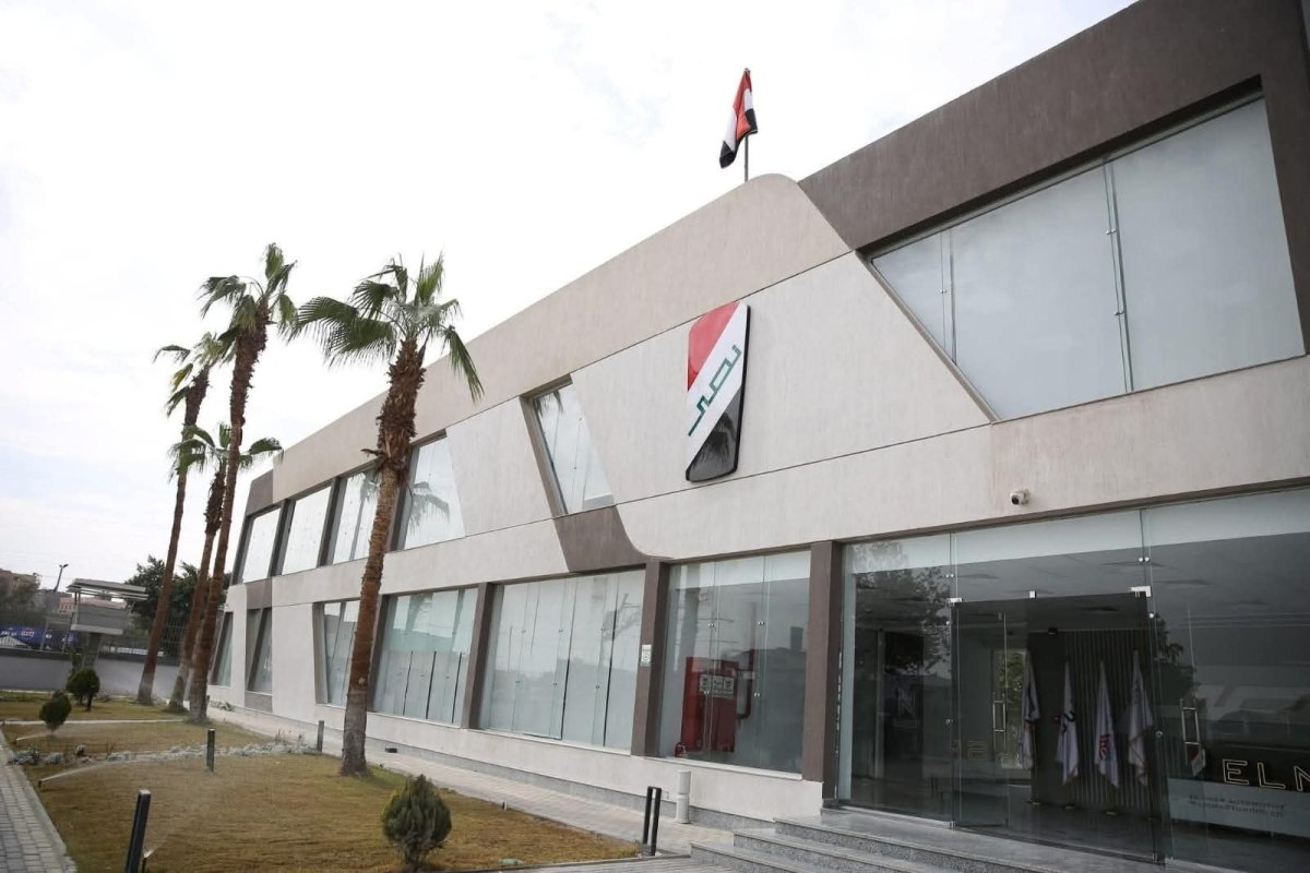 وزير قطاع الأعمال يتابع معدلات الإنتاج والتشغيل بمصنع الأتوبيسات "نصر سكاي" و"نصر ستار" و"نصر جرين"