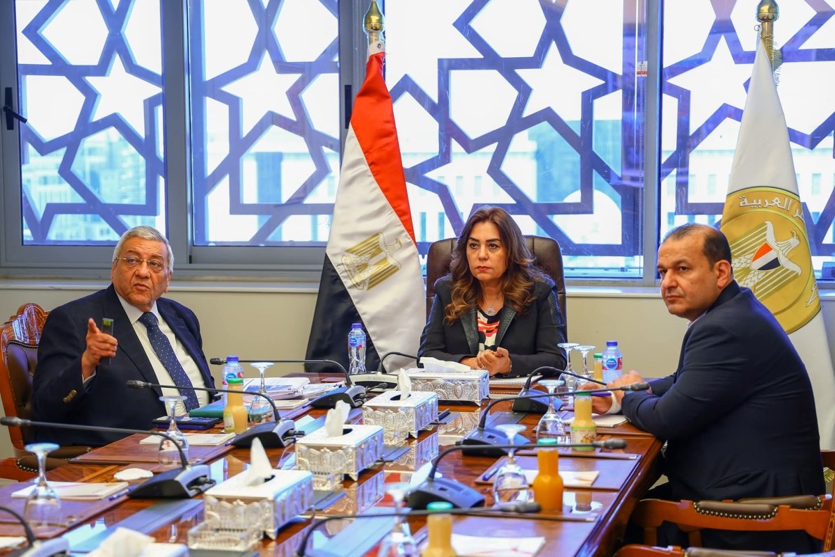وزيرة التنمية المحلية تتابع الموقف التنفيذي لمقترحات تطوير ورفع كفاءة المسارات والفراغات العامة بمنطقة العرب ببورسعيد ومدينة رشيد بالبحيرة
