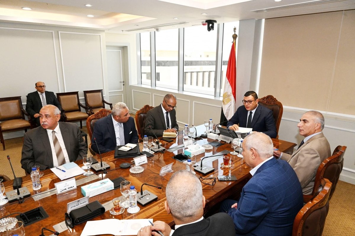  وزير الإسكان يصدر حزمة من التوجيهات لتأمين المنشآت وتعزيز السلامة والصحة المهنية