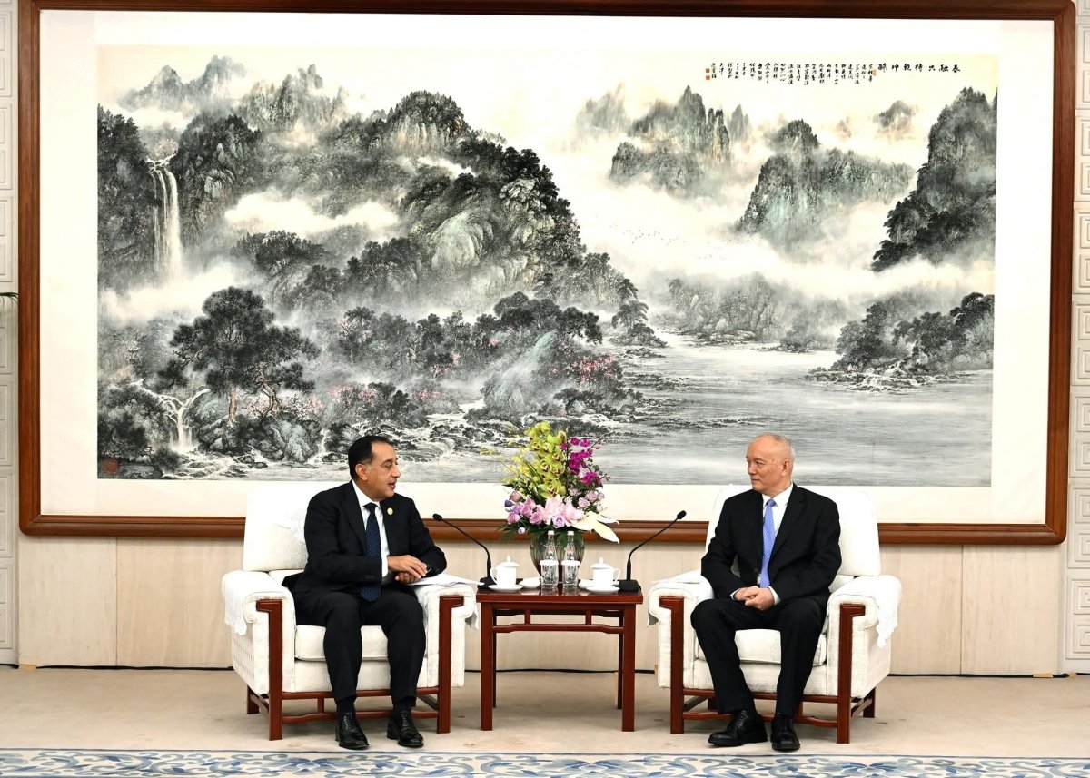 مدبولى يدعو الشركات الصينية للاستثمار في مصر في صناعة السيارات الكهربائية والتعاون فى مجال تحلية المياه وإنتاج مكونات مشروعات الطاقة الشمسية وطاقة الرياح