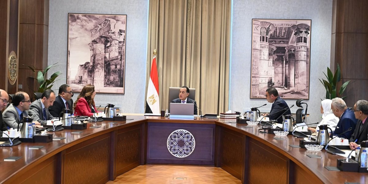 رئيس الوزراء يستعرض الإجراءات المقترحة للتعامل مع انهيار عدد من العقارات