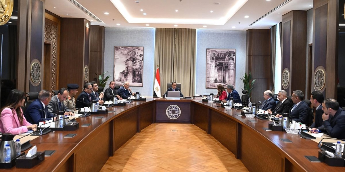 رئيس الوزراء يترأس اجتماع اللجنة الوزارية للسياحة