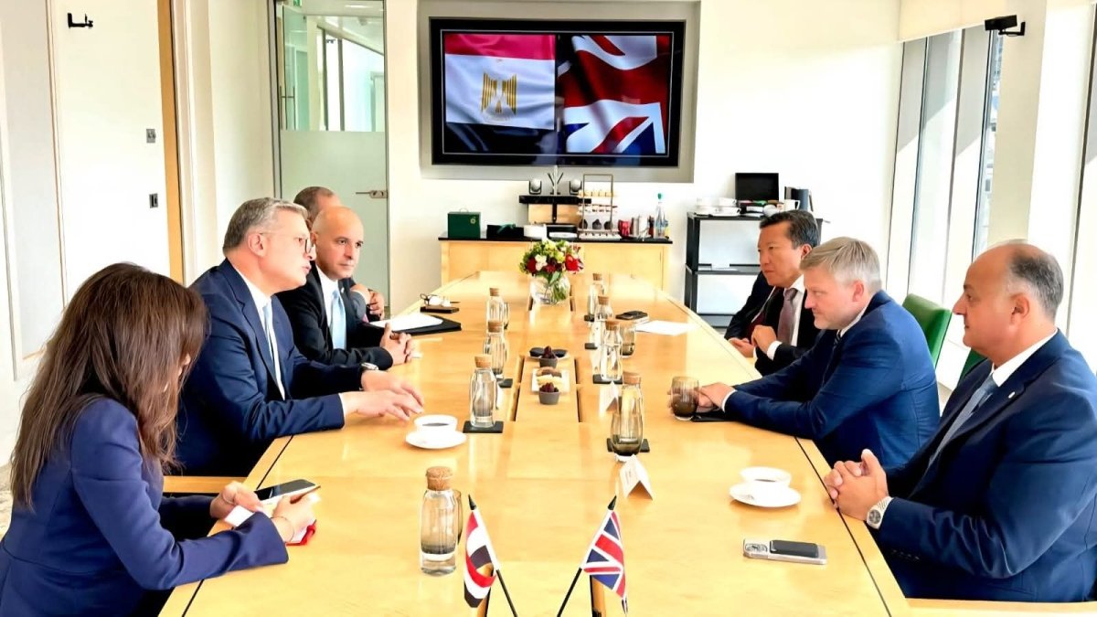 وزير البترول يشهد توقيع مذكرة تفاهم بين إيجاس و بي بي البريطانية لحفر خمس آبار جديدة للغاز بالبحر المتوسط