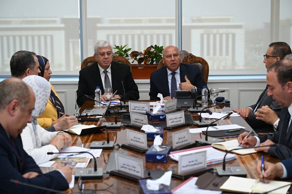 وزيرا الصناعة والتعليم العالي يعقدان لمتابعة الخطوات التنفيذية لإنشاء جامعة النقل المصرية
