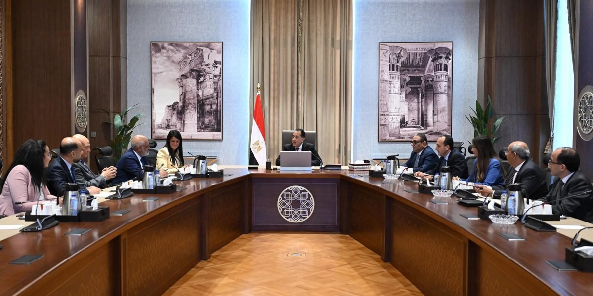 رئيس الوزراء يلتقي المدير التنفيذي لمصر بمجموعة البنك الدولي