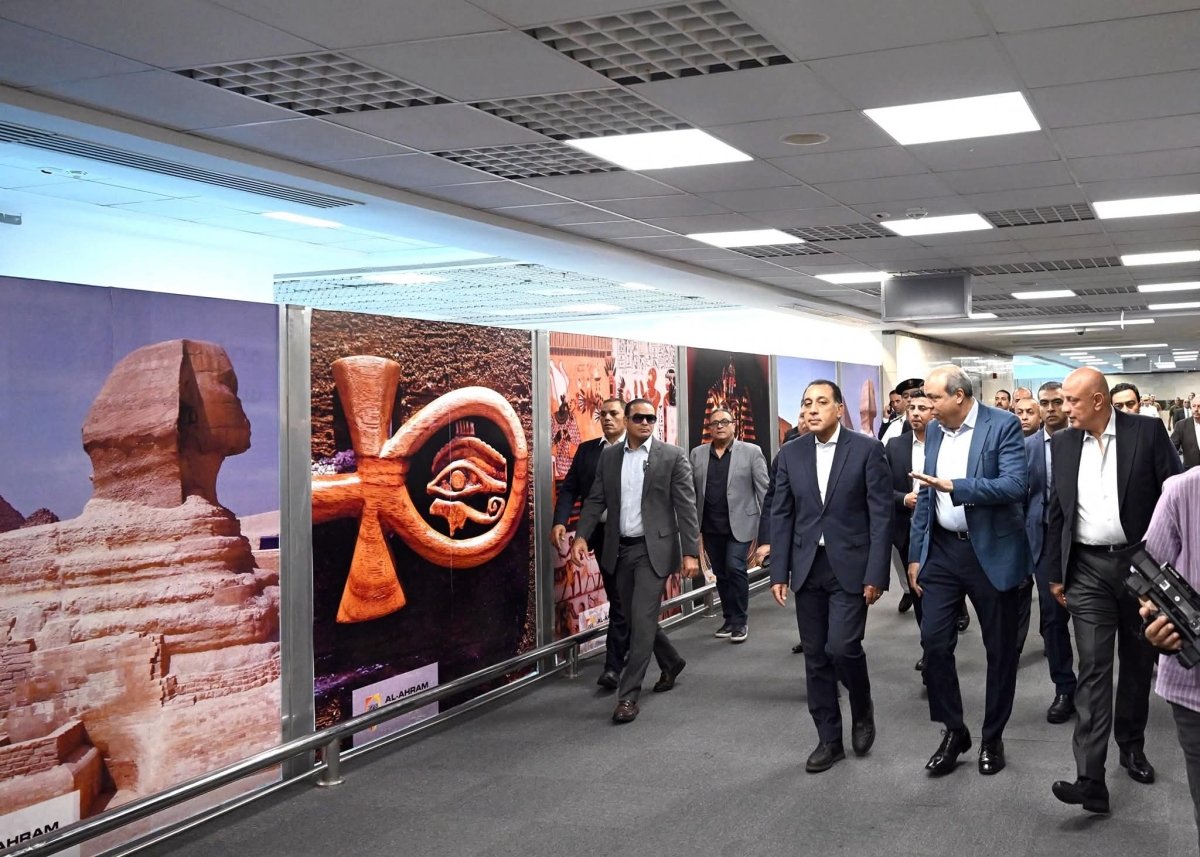 رئيس الوزراء يستهل جولته بتفقد الأعمال الجارية لتطوير مطار سفنكس الدولي