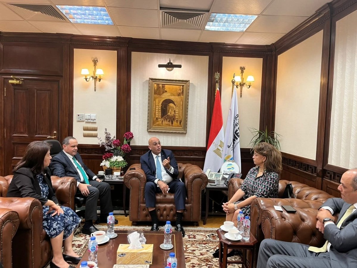 باسل رحمي: نسعى لتطوير القدرات التكنولوجية للجهاز  لتيسير حصول الشباب علي مختلف اوجه الدعم المالي والتدريبي و التسويقي