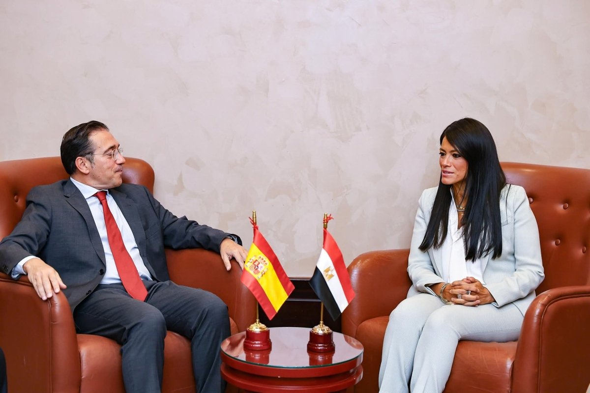 وزيرة التخطيط  تبحث سبل التعاون مع وزير الخارجية إسبانيا