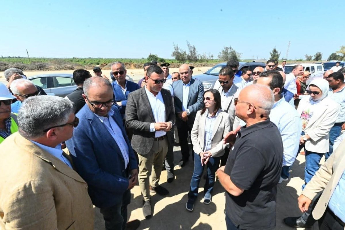 وزير الإسكان ومحافظ البحيرة يتفقدان مشروع ازدواج خط مياه وادي النطرون 