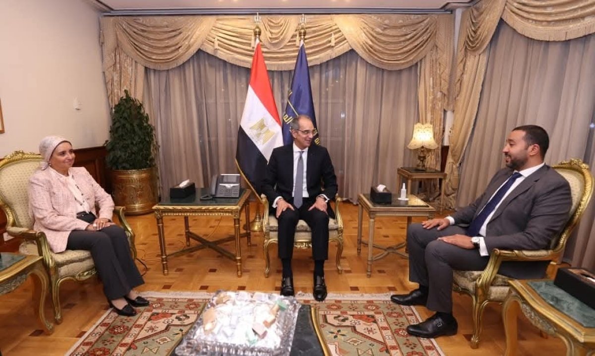 وزير الاتصالات وتكنولوجيا المعلومات يستقبل رئيس مجلس إدارة الشركة المصرية للاتصالات والعضو المنتدب والرئيس التنفيذي الجديد للشركة