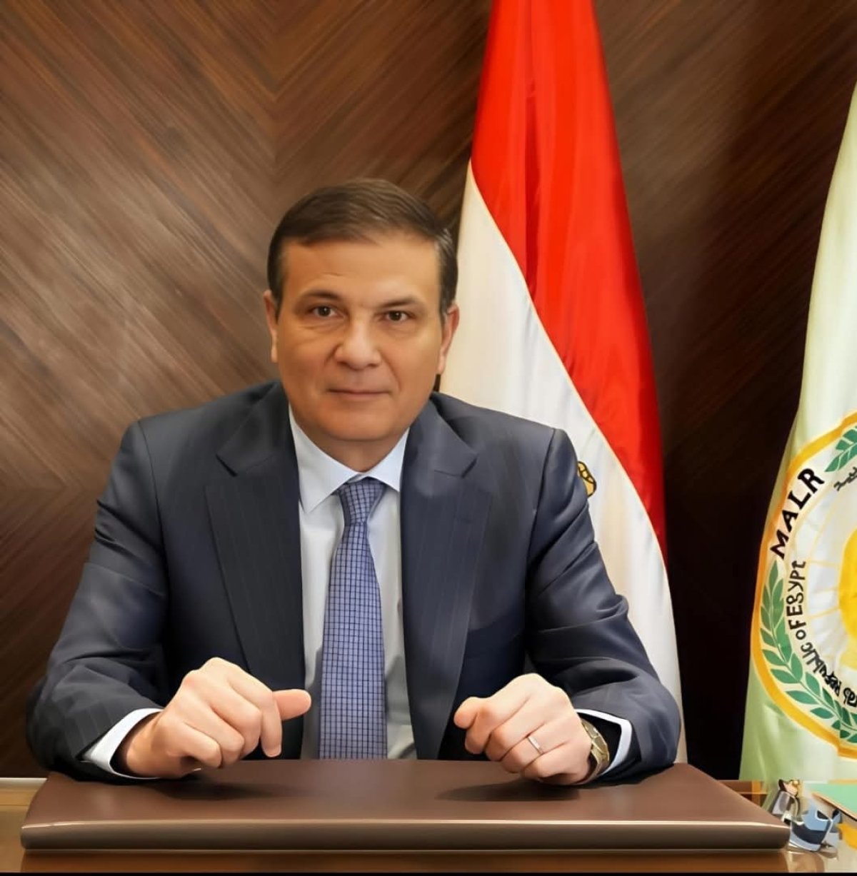  وزير الزراعة يحذر من التلاعب في الأسمدة.. ويؤكد ايقاف الصرف للمتعدين على الأراضي الزراعية 