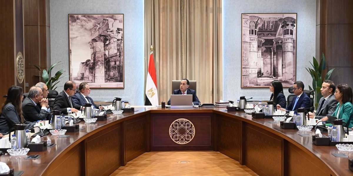 رئيس الوزراء يتابع جهود لجنة إدارة الدين العام الخارجي وتنظيم الاقتراض