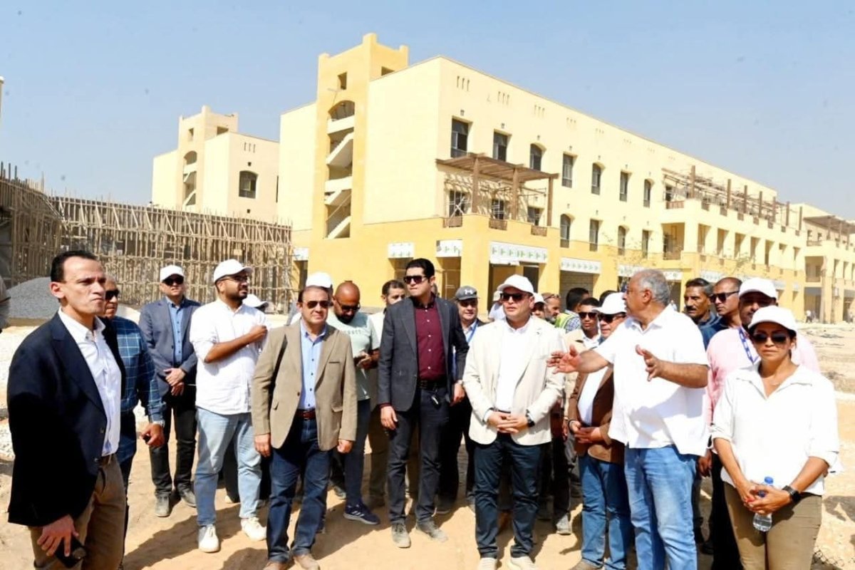 وزير الإسكان يتفقد مكونات مشروع حدائق "تلال الفسطاط"