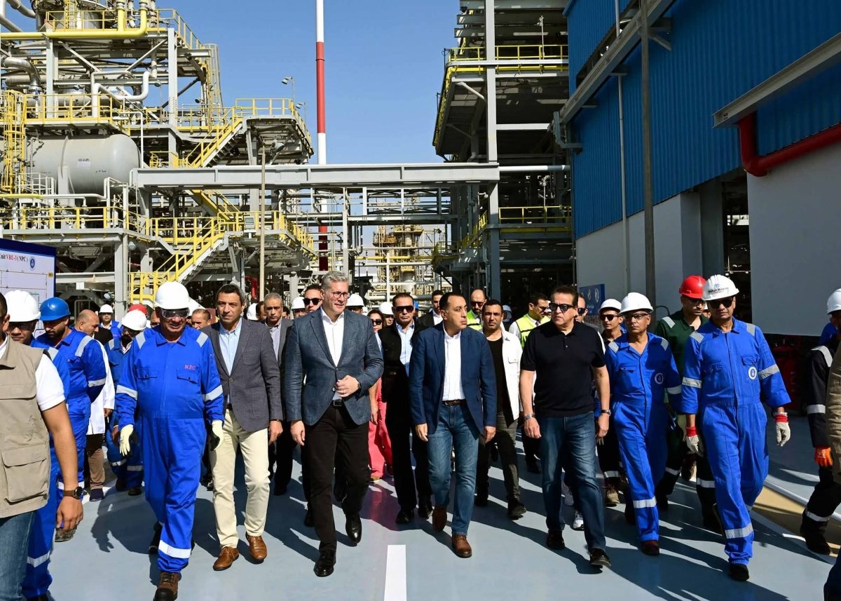 رئيس الوزراء يفتتح مشروع استرجاع الغازات بشركة "النصر للبترول"