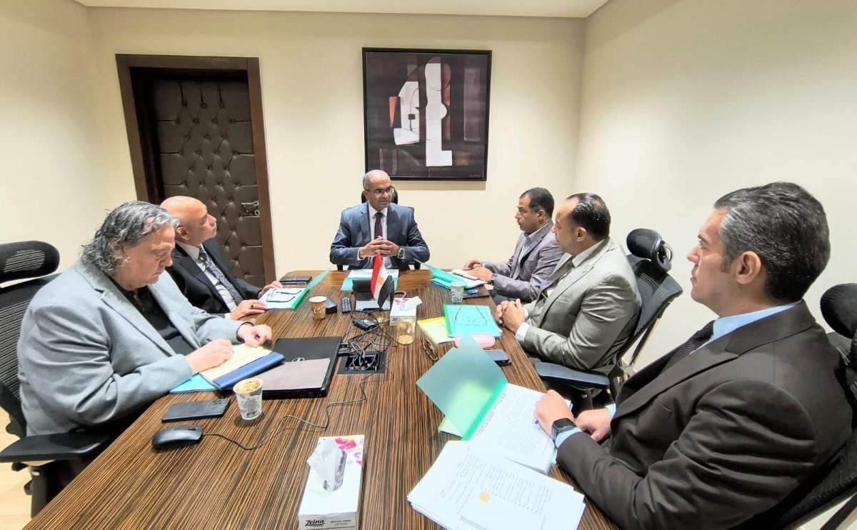 نائب وزير الإسكان يتابع موقف إعداد مسودة اللائحة التنفيذية لقانون تنظيم مرفق مياه الشرب والصرف الصحي