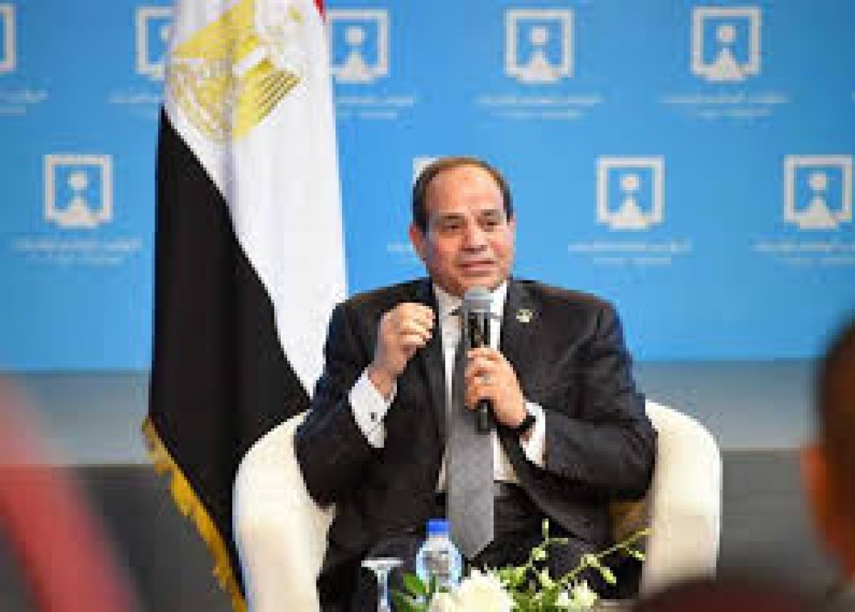 "السيسي": يجب تخفيض أعداد العاملين "دون المساس برواتبهم"