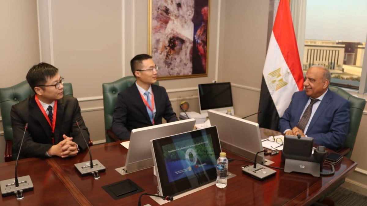 وزير الكهرباء يبحث مع شركة هواوي الصينية العمل المشترك وتعزيز التعاون