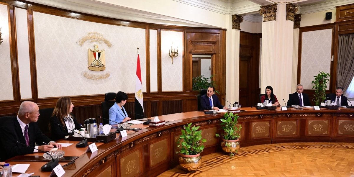 رئيس الوزراء يلتقي محافظ طوكيو والوفد المرافق لها