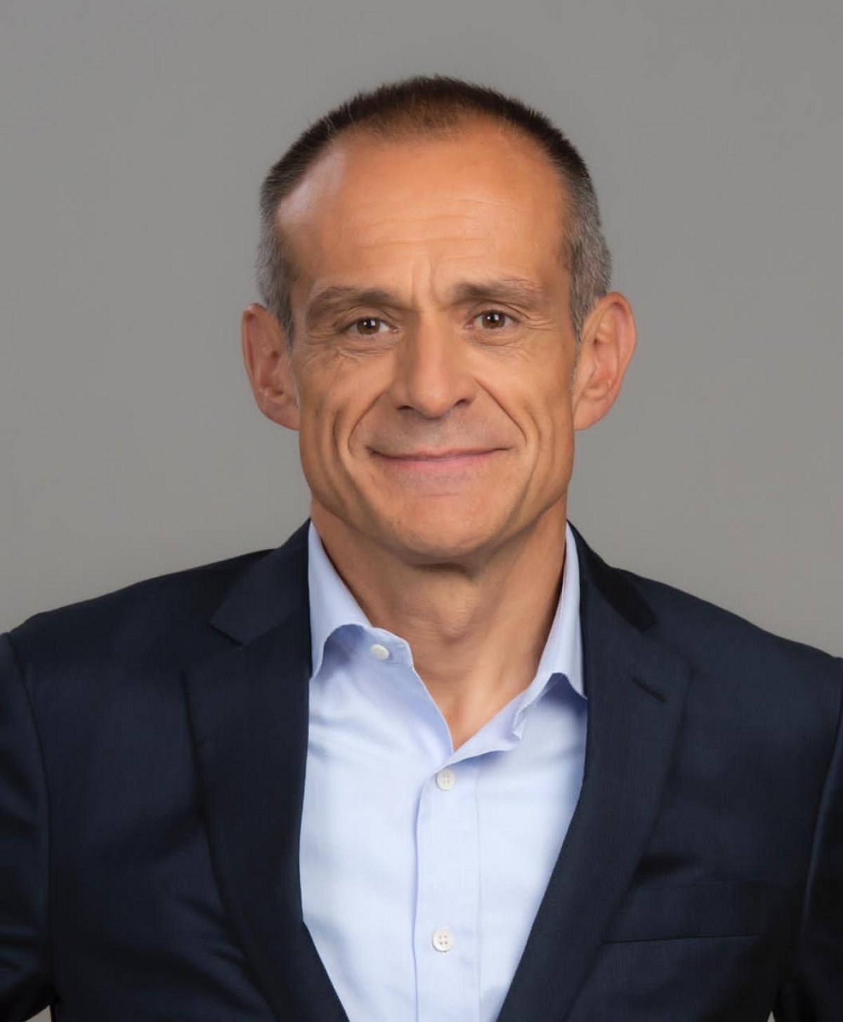 رئيس مجلس إدارة "شنايدر إليكتريك" يحصد لقب أفضل رئيس تنفيذى لعام ٢٠٢١