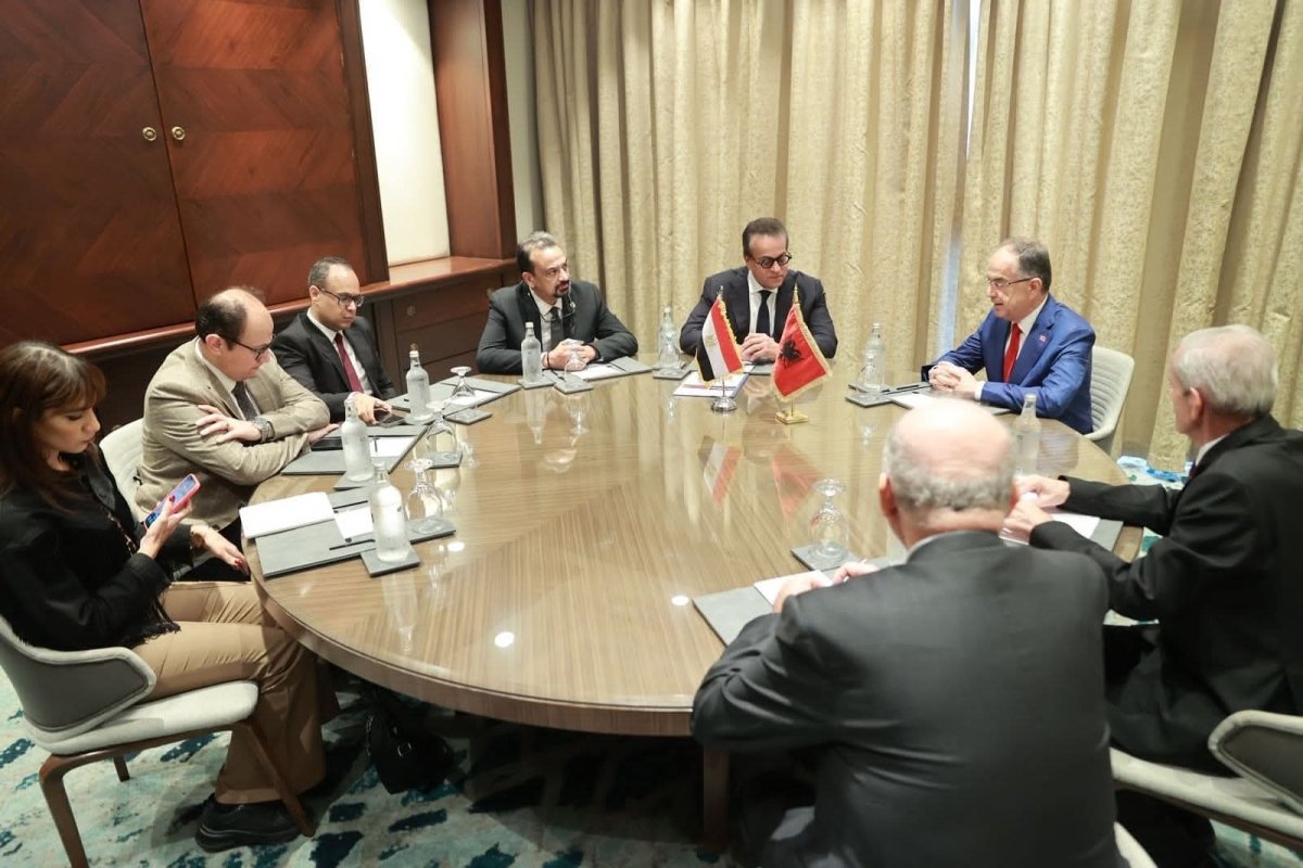 نائب رئيس مجلس الوزراء ووزير الصحة يلتقي رئيس جمهورية ألبانيا لبحث آفاق التعاون الصحي 