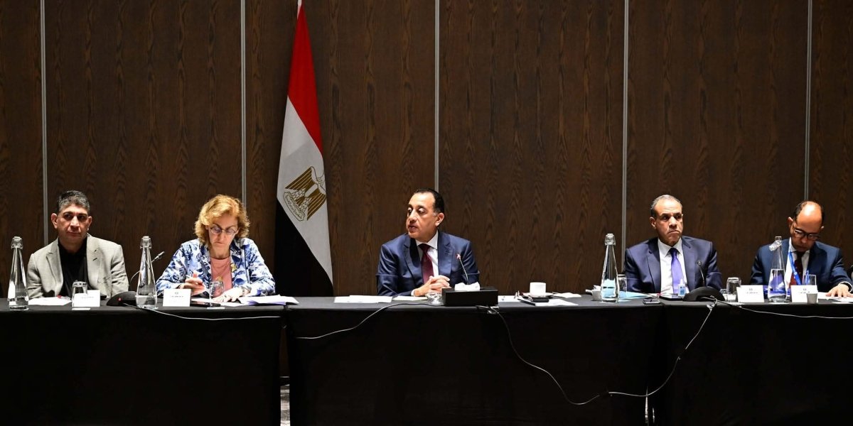 رئيس الوزراء يعقد اجتماعا مع 40 من ممثلي كبريات الشركات والمؤسسات الفكرية والبحثية في جنوب أفريقيا