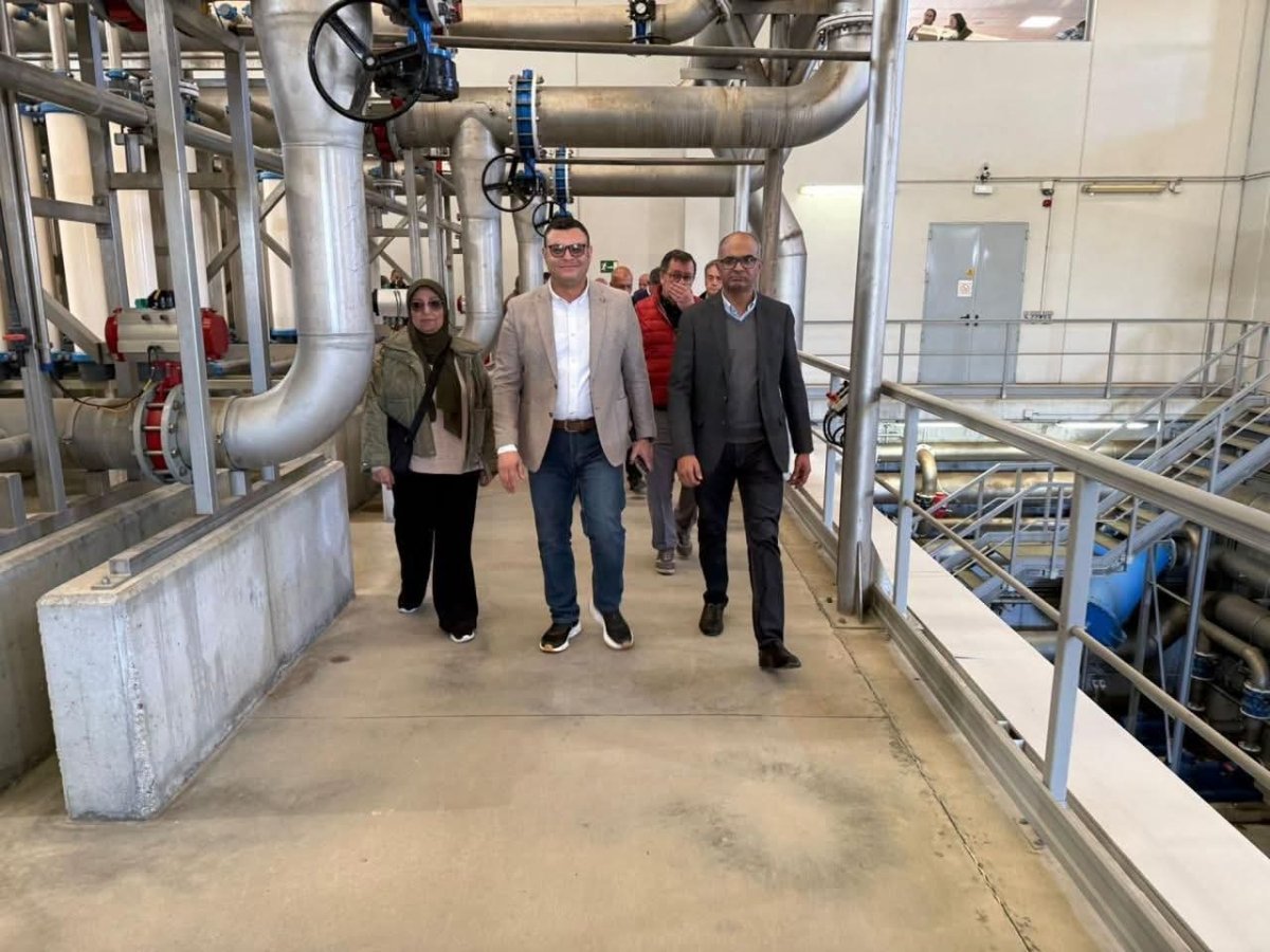 وزير الإسكان يواصل زيارته للمشروعات الرائدة لشركة "أكسيونا" الإسبانية في مجال معالجة مياه الصرف الصحي والحمأة