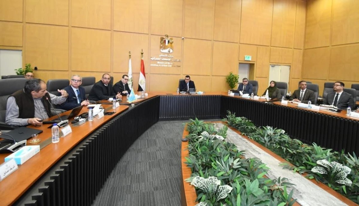 وزير الإسكان يعقد اجتماعًا مع مسئولي شركة "سيتي إيدج" لاستعراض خططها التسويقية لبعض مشروعات "هيئة المجتمعات العمرانية الجديدة"