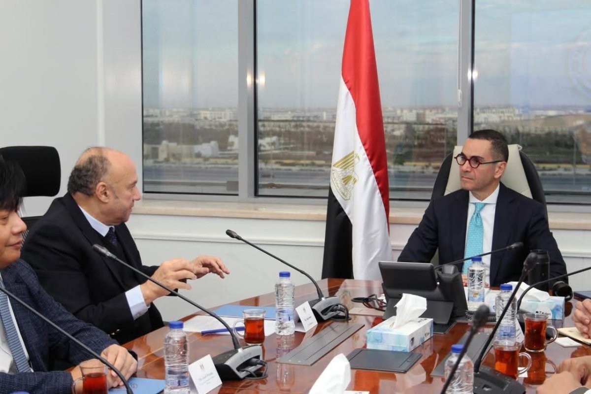 وزير الاستثمار يلتقي  شركة إل جي - مصر لاستعراض خططها التوسعية 