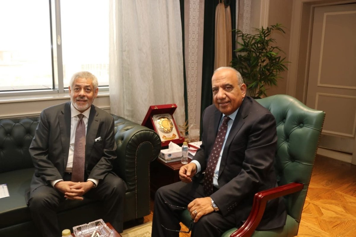 وزير الكهرباء يبحث مع شركة "AMEA POWER" الإماراتية زيادة التعاون في مجالات الطاقة المتجددة