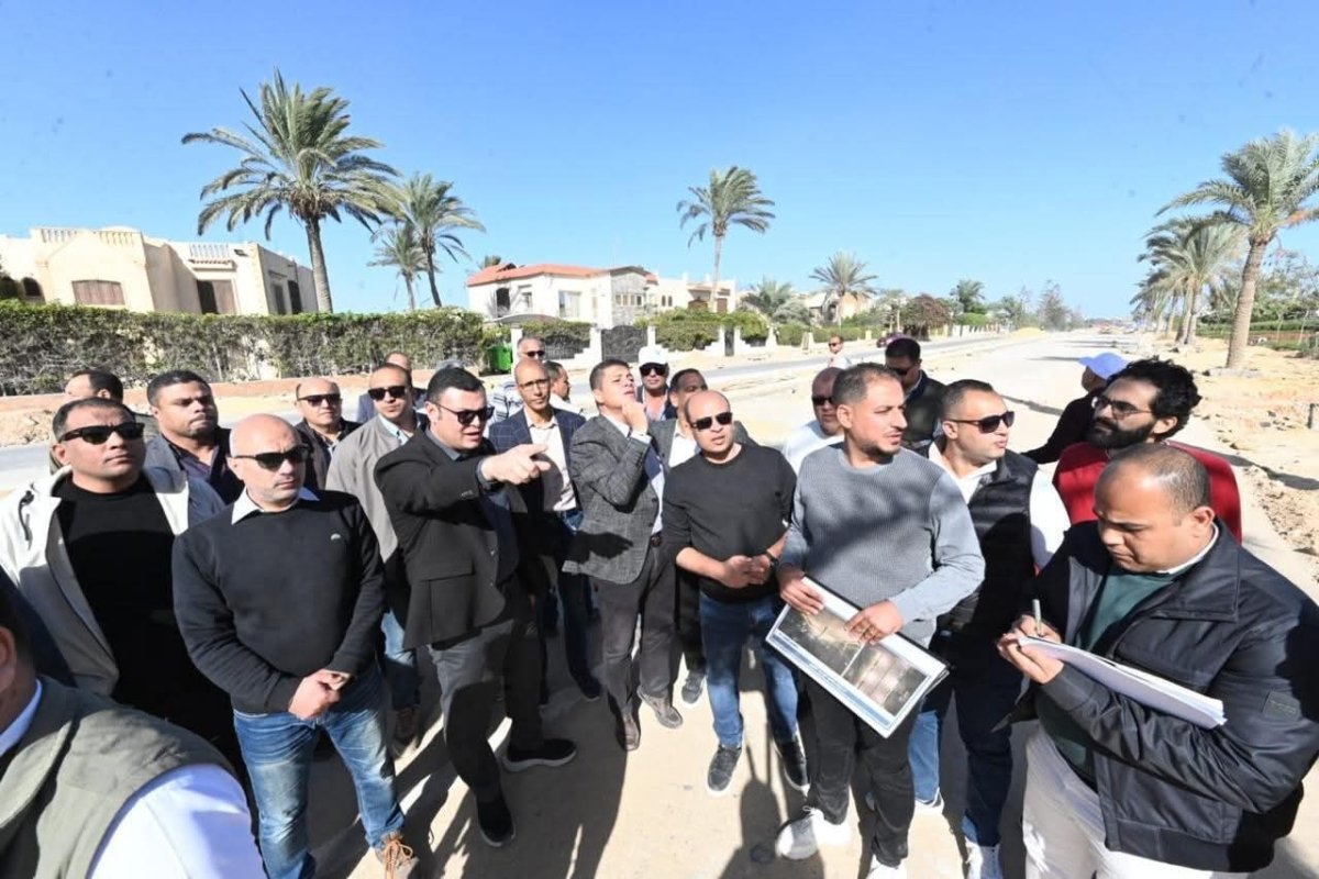 وزير الإسكان يتفقد مشروع "مارينا 8" وتطوير الطريق الرئيسي لمدخل مارينا 5