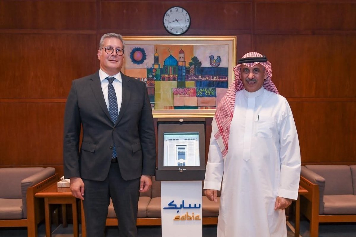 وزير البترول يبحث التعاون في مجال البتروكيماويات مع الرئيس التنفيذي لشركة سابك