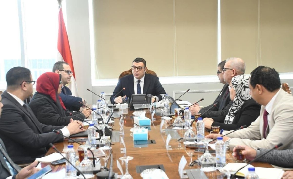 وزير الإسكان يتابع سير العمل بقطاع التخطيط والمشروعات بهيئة المجتمعات العمرانية