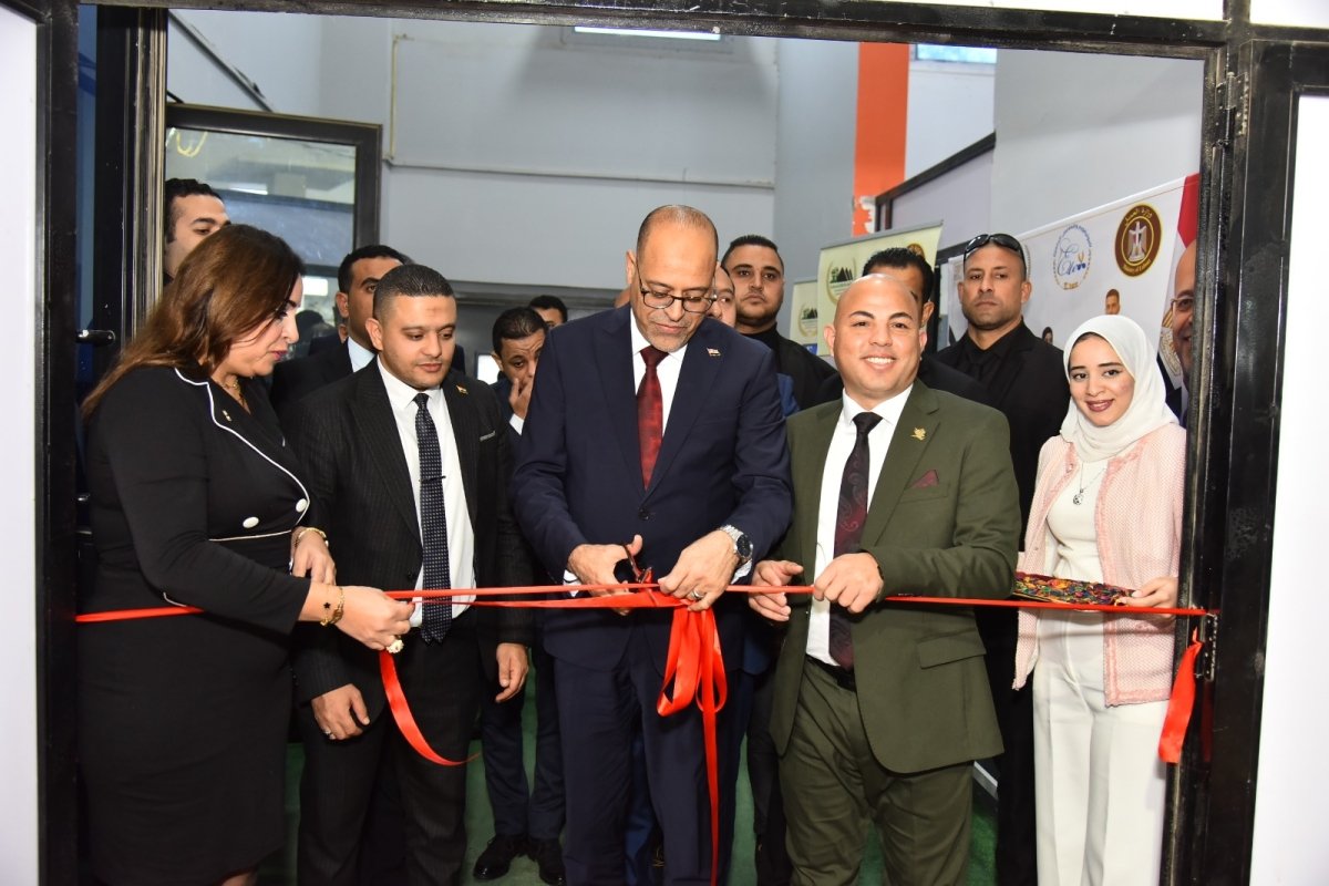 وزير العمل ومحافظ الجيزة يفتتحان مصنع &laquo;إي-تكس&raquo; و بروتوكول مع مجمع عمال مصر لتفعيل قانون العمل الجديد