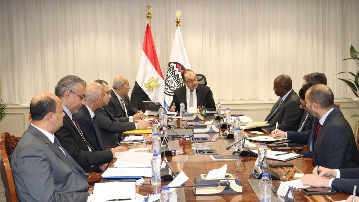 وزير قطاع الأعمال العام يستقبل وفدًا رفيع المستوى من مجموعة البنك الدولي لبحث تعزيز التعاون 