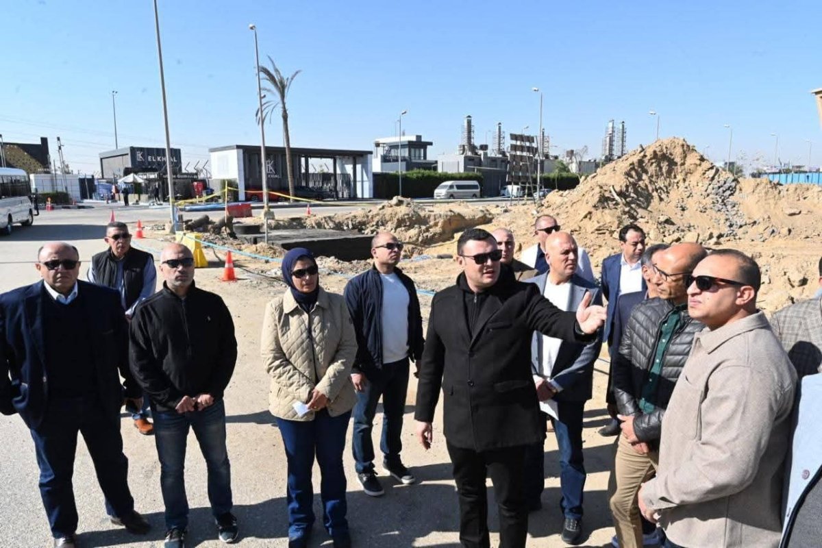 وزير الإسكان يتفقد تطوير الطرق والمحاور بالشيخ زايد